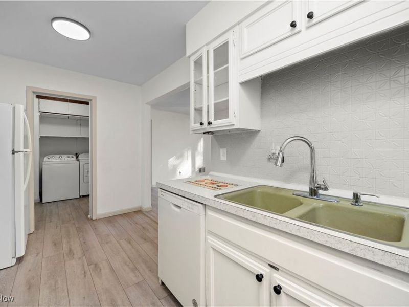 931 East Drive, Sheffield Lake, OH 44054 Photo 8