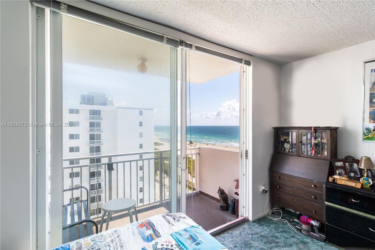 345 Ocean Dr, Unit 1018, Miami Beach, FL 33139 Photo