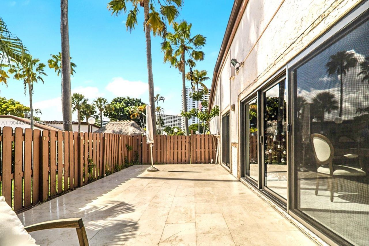 513 Leslie Dr, Unit 513, Hallandale Beach, FL 33009 Photo