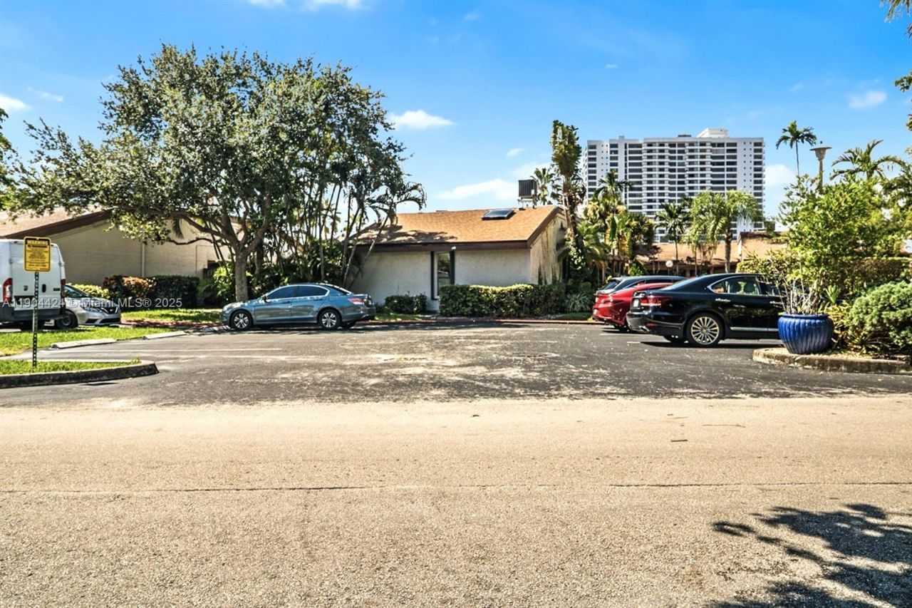 513 Leslie Dr, Unit 513, Hallandale Beach, FL 33009 Photo