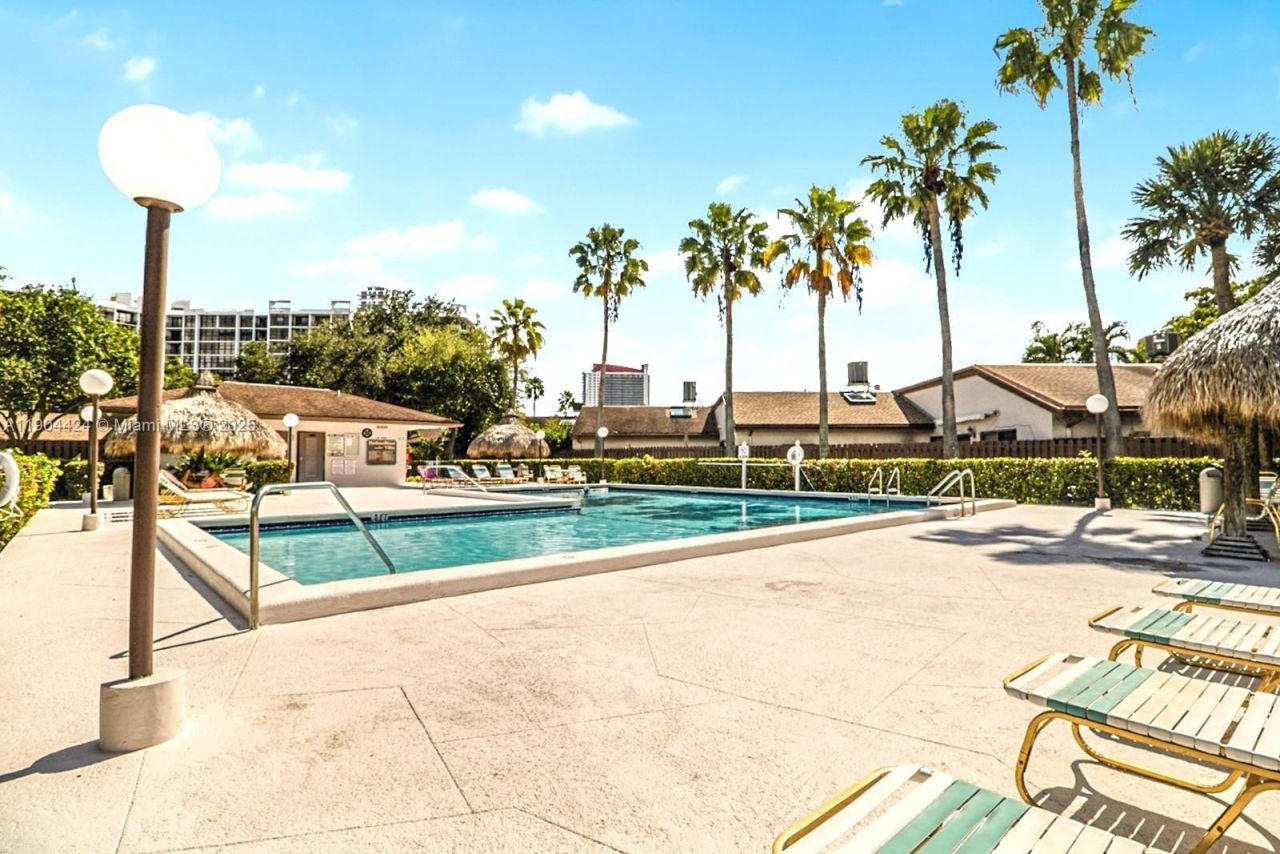 513 Leslie Dr, Unit 513, Hallandale Beach, FL 33009 Photo