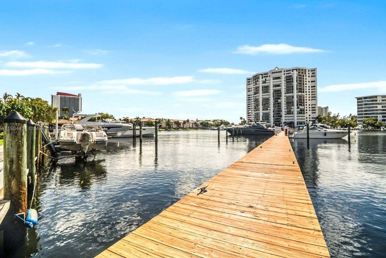 513 Leslie Dr, Unit 513, Hallandale Beach, FL 33009 Photo