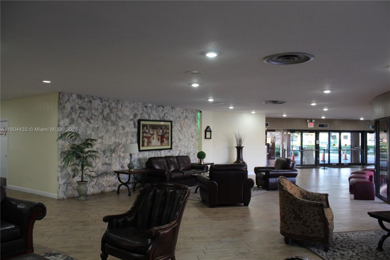 9480 Sunrise Lakes Blvd, Unit 204, Sunrise, FL 33322 Photo