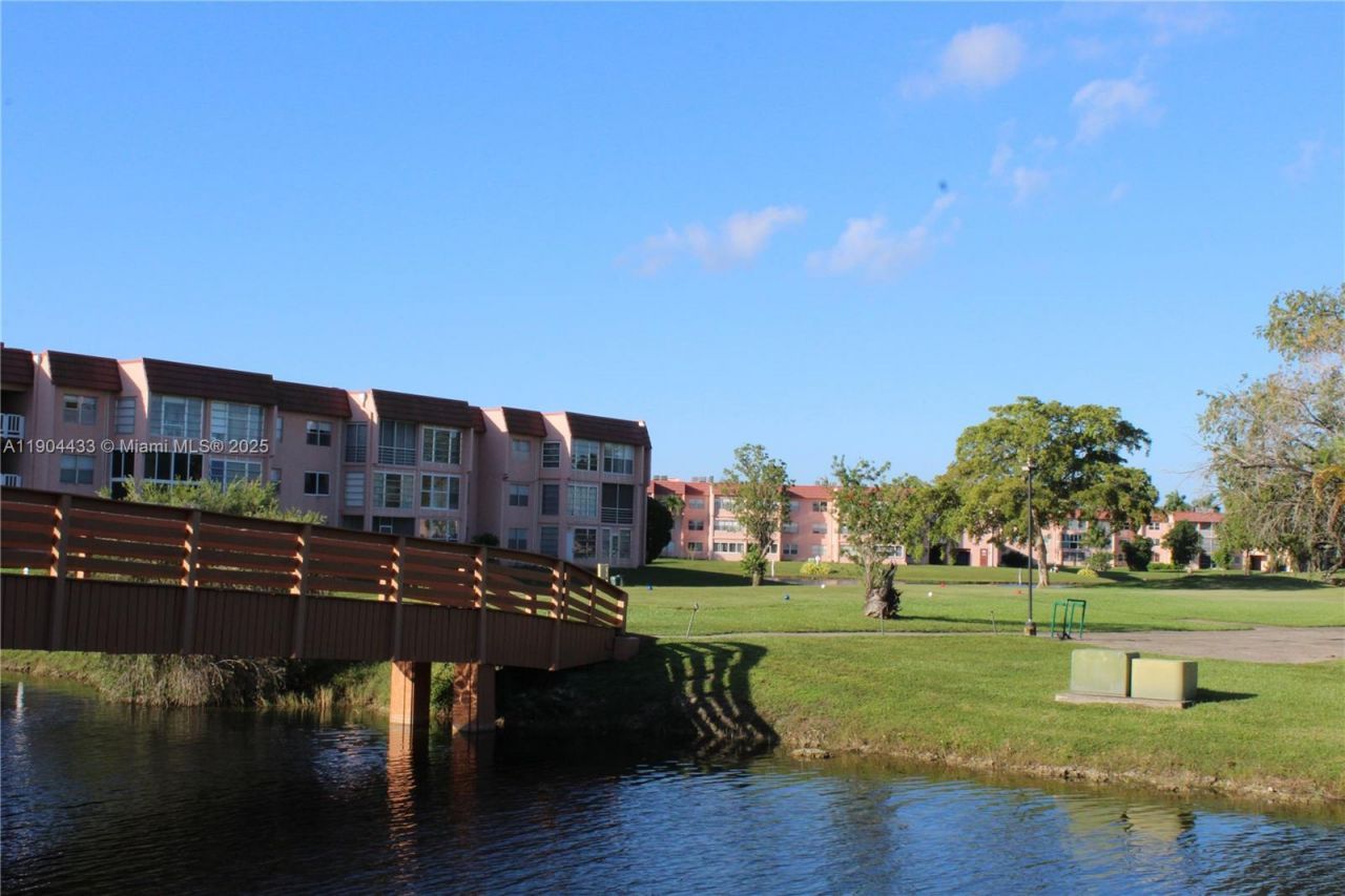 9480 Sunrise Lakes Blvd, Unit 204, Sunrise, FL 33322 Photo