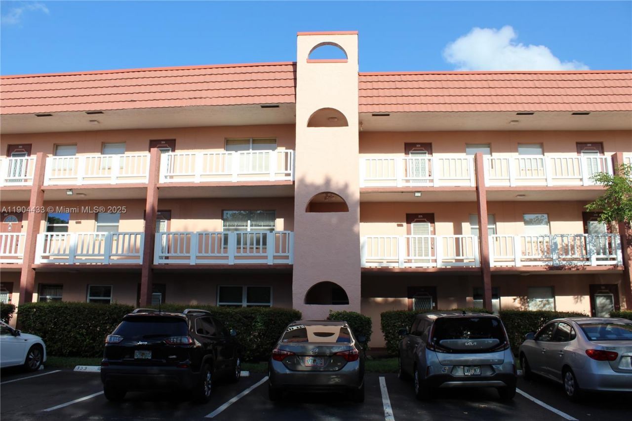 9480 Sunrise Lakes Blvd, Unit 204, Sunrise, FL 33322 Photo