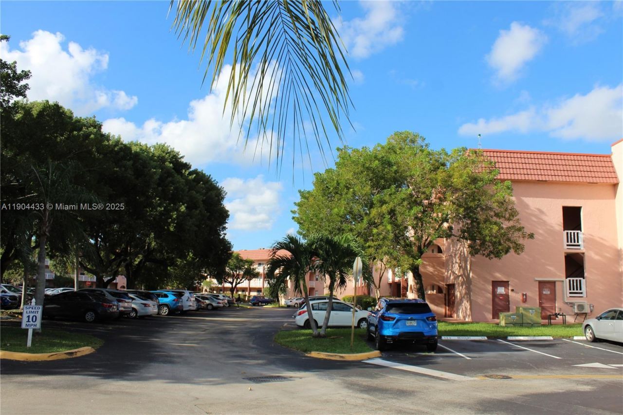 9480 Sunrise Lakes Blvd, Unit 204, Sunrise, FL 33322 Photo