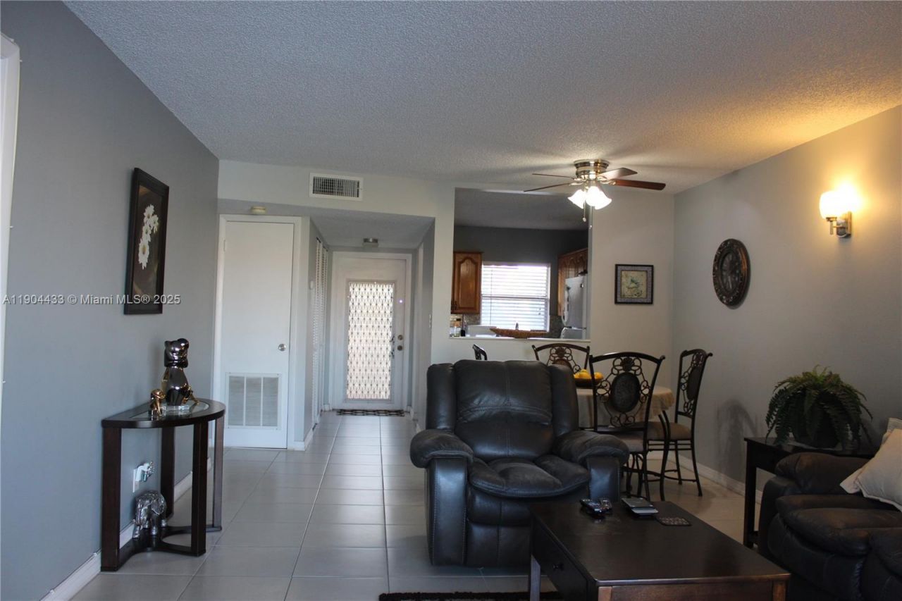 9480 Sunrise Lakes Blvd, Unit 204, Sunrise, FL 33322 Photo