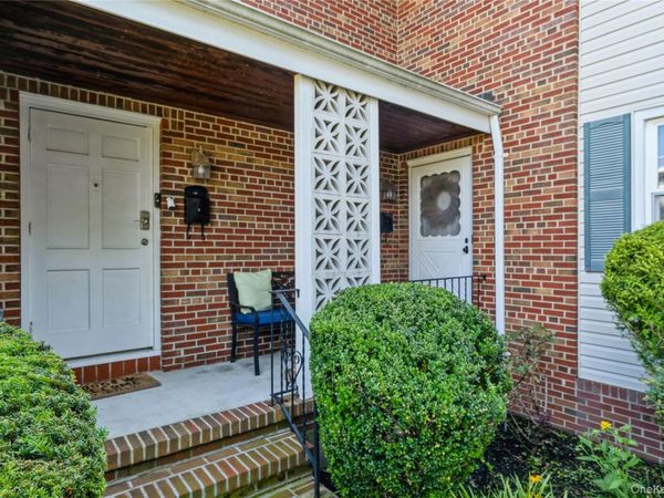 4 Windermere Place, Unit 6, Rockville Centre, NY 11570