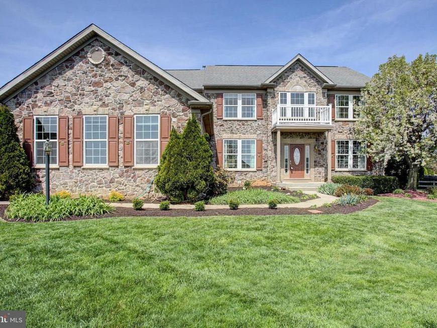 1223 E Pebblebrook Drive, Greencastle, PA 17225 Main Photo