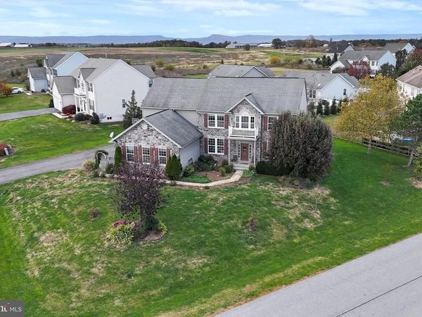 1223 E PEBBLEBROOK DRIVE, GREENCASTLE, PA 17225