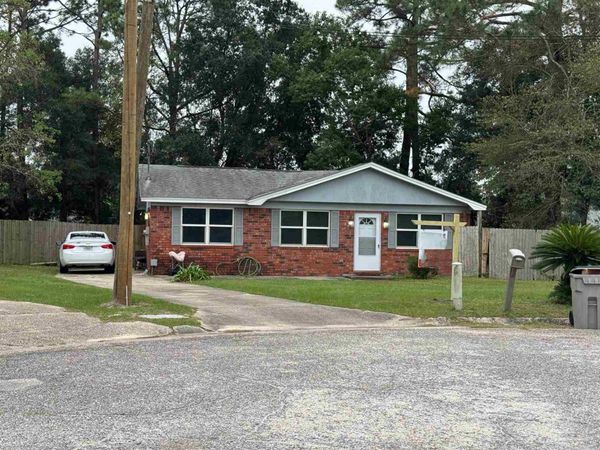 8229 Impala Ct, Pensacola, FL 32506