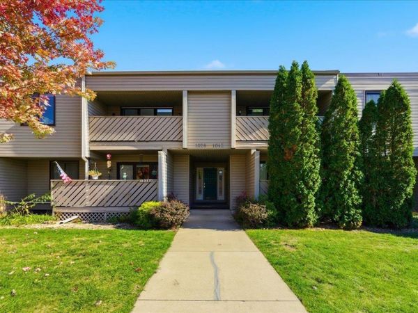 1036 Prairie Meadow Court, Waterloo, IA 50701