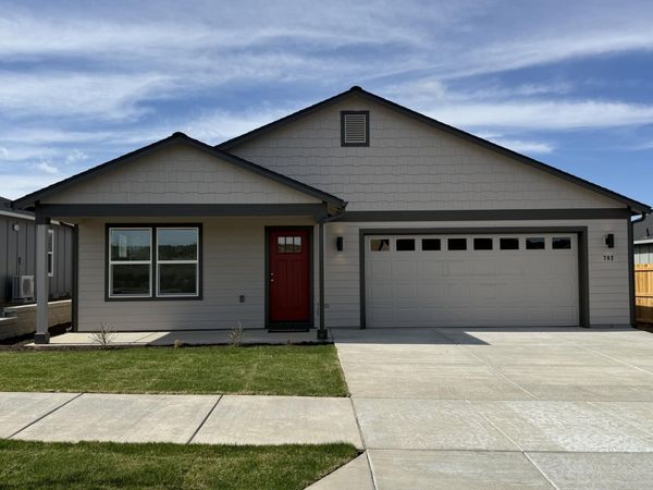 702 NE Rickenbacker Road, Unit 138, Madras, OR 97741