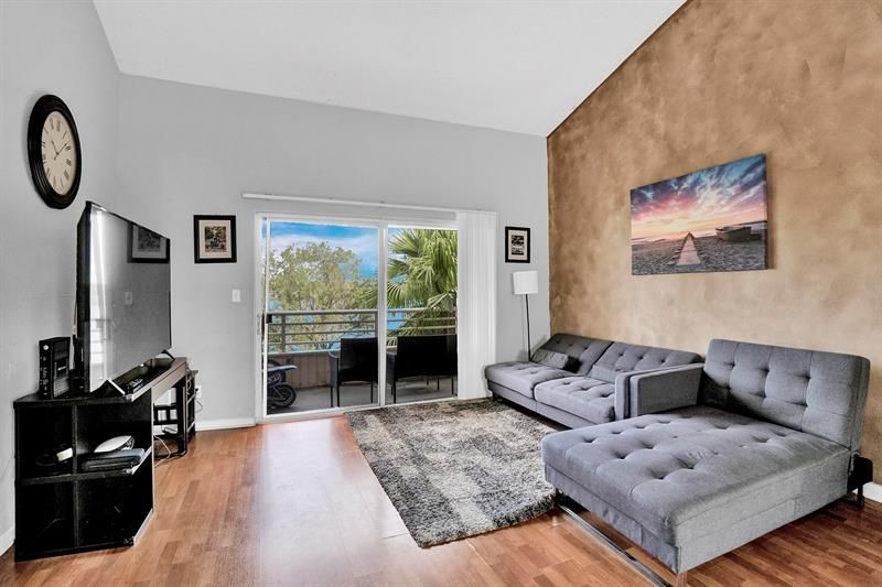 3413 NW 44th St, Unit 205, Lauderdale Lakes, FL 33309 Photo