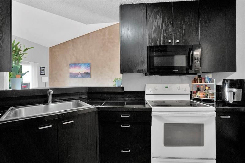 3413 NW 44th St, Unit 205, Lauderdale Lakes, FL 33309 Photo