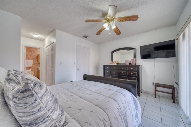 2612 W 54th Place, Unit 204, Hialeah, FL 33016 Photo