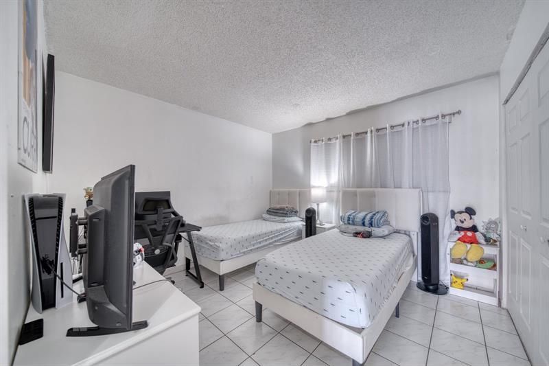 2612 W 54th Place, Unit 204, Hialeah, FL 33016 Photo