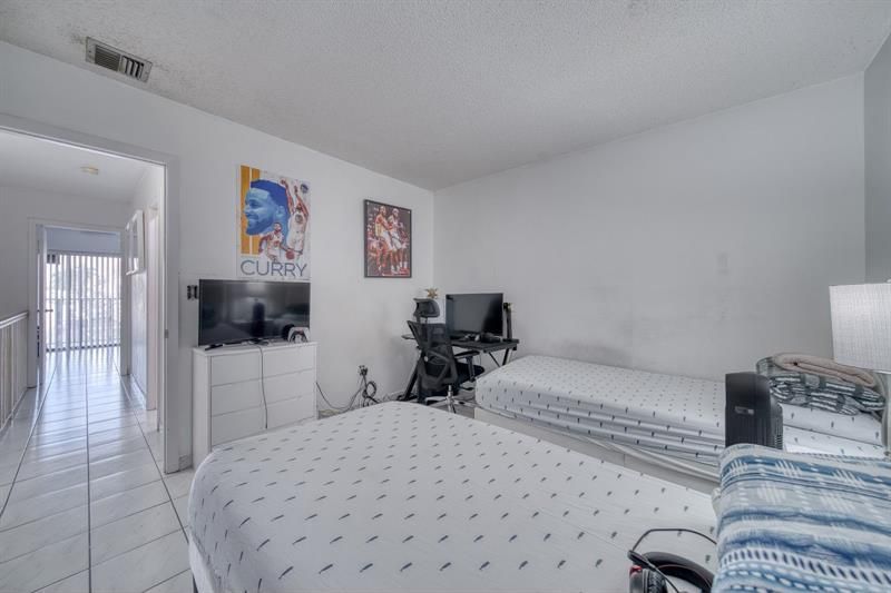 2612 W 54th Place, Unit 204, Hialeah, FL 33016 Photo