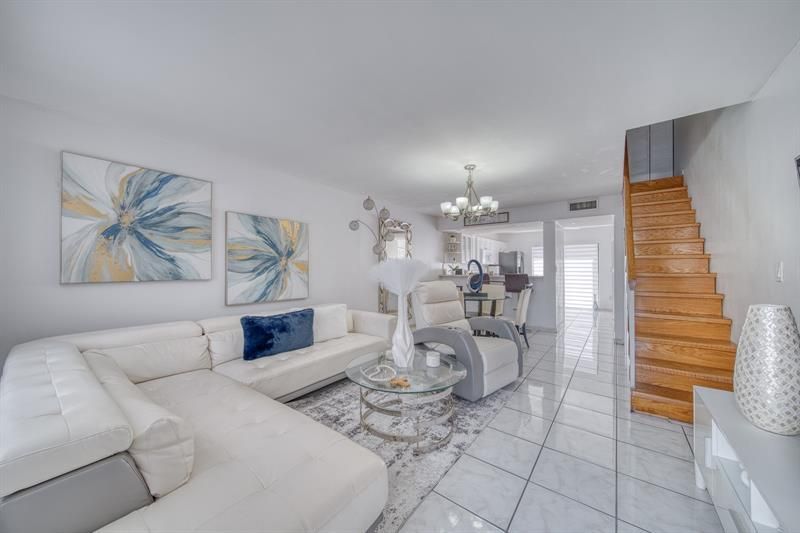 2612 W 54th Place, Unit 204, Hialeah, FL 33016 Photo