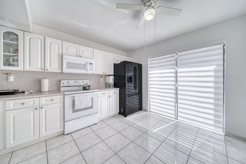 2612 W 54th Place, Unit 204, Hialeah, FL 33016 Photo