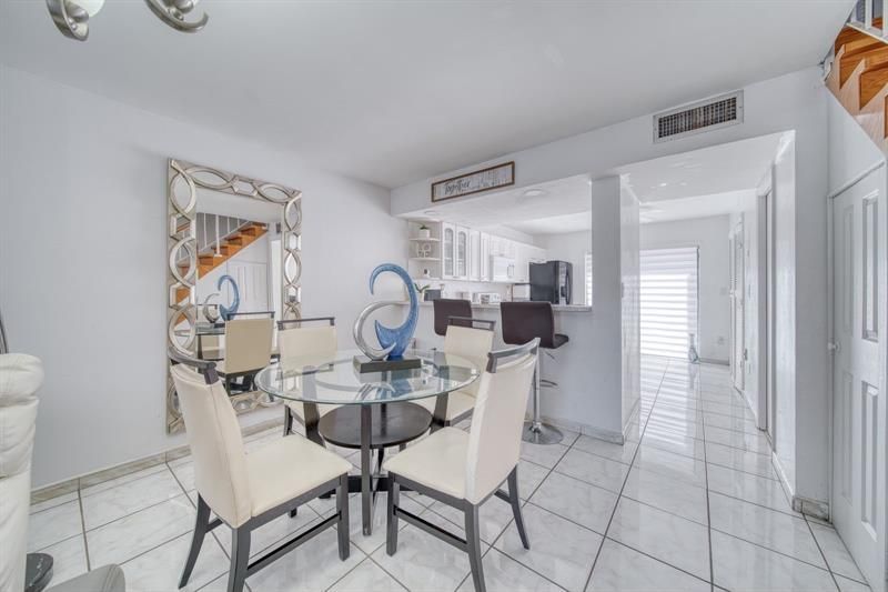 2612 W 54th Place, Unit 204, Hialeah, FL 33016 Photo