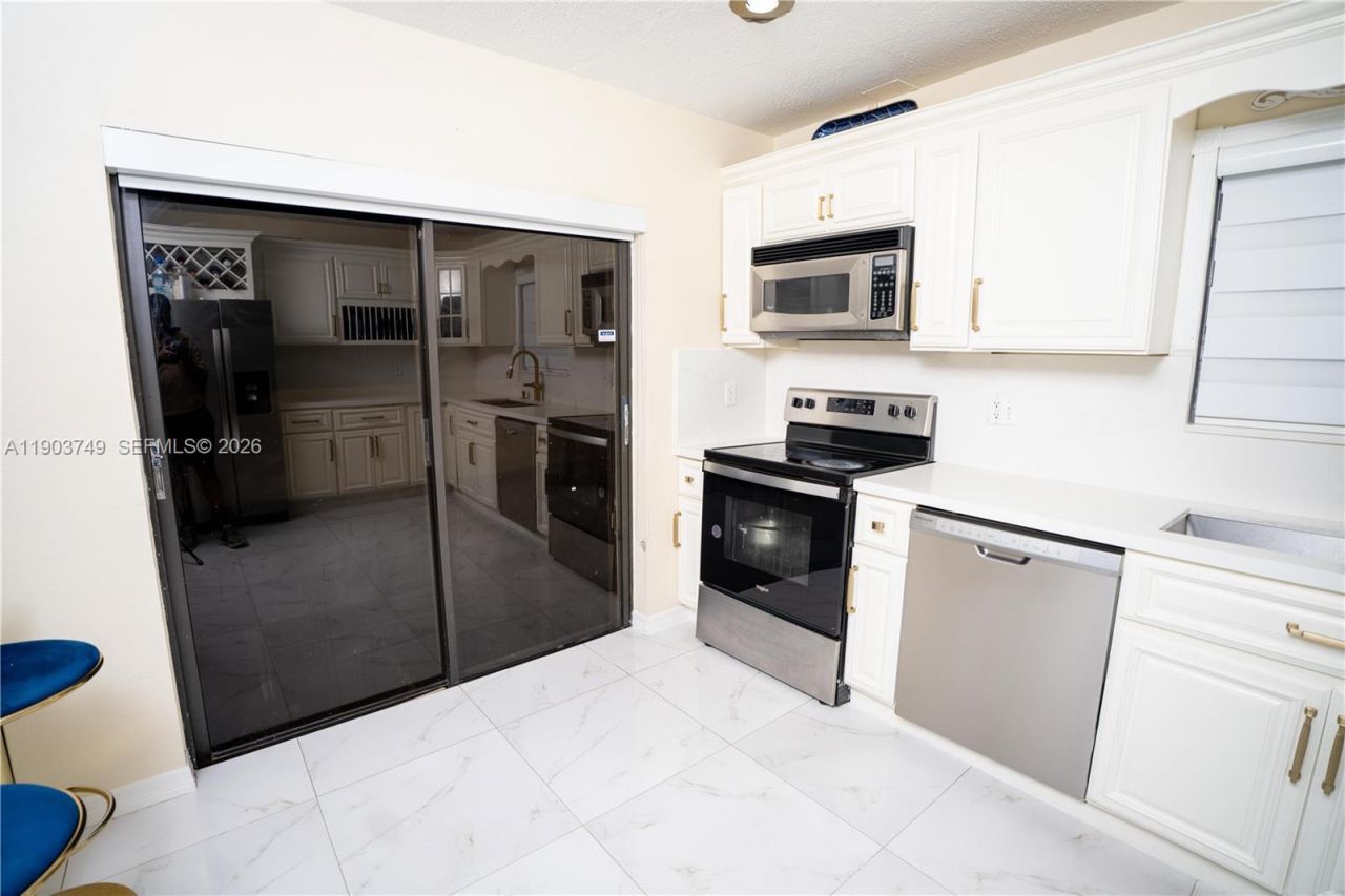 20331 NE 10th Ct, Miami, FL 33179 Photo