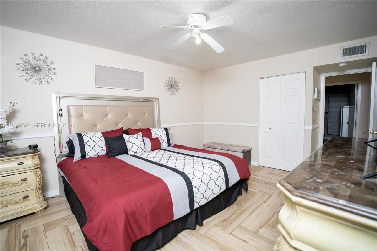 20331 NE 10th Ct, Miami, FL 33179 Photo