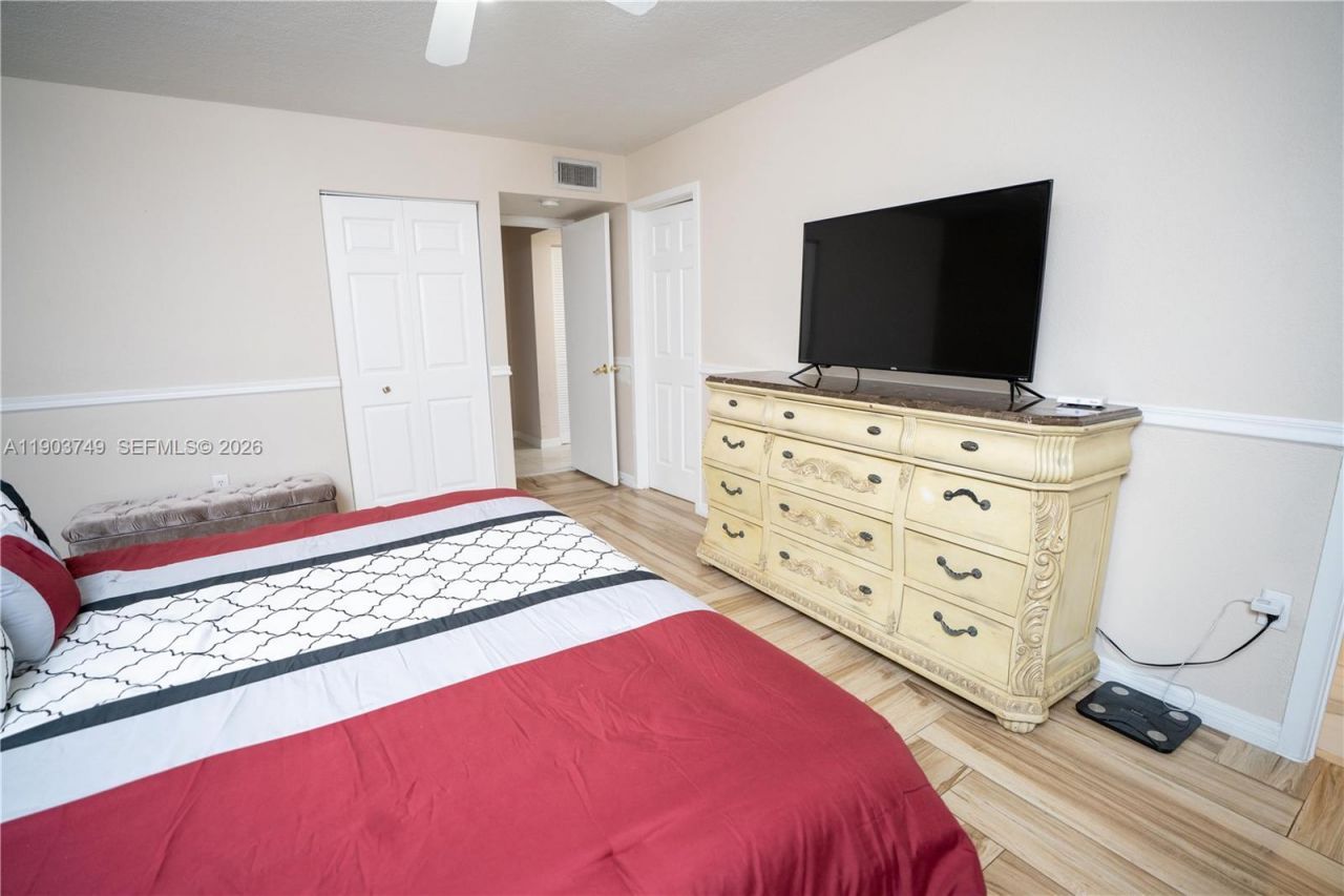 20331 NE 10th Ct, Miami, FL 33179 Photo