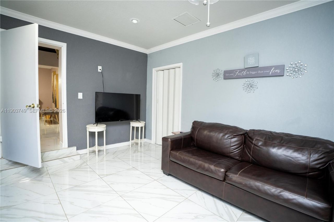 20331 NE 10th Ct, Miami, FL 33179 Photo