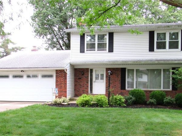 4805 Maple Hill Drive, Seven Hills, OH 44131