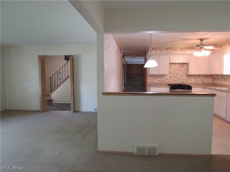 4805 Maple Hill Drive, Seven Hills, OH 44131 Photo 2