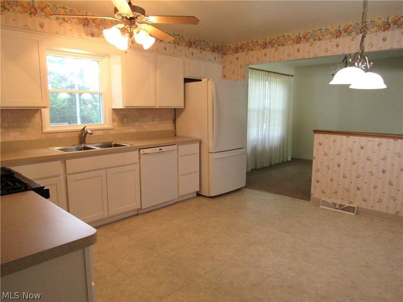 4805 Maple Hill Drive, Seven Hills, OH 44131 Photo 3