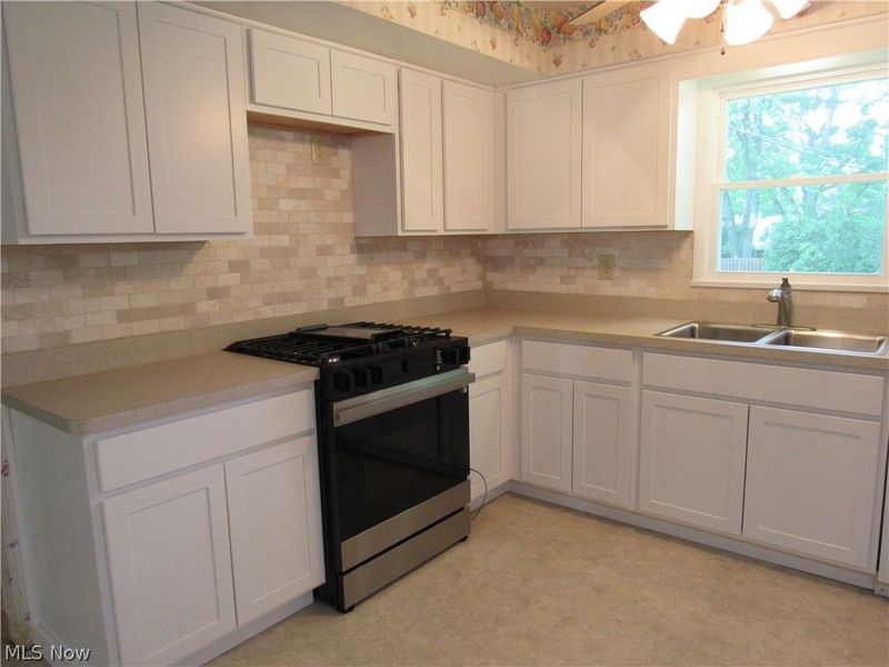 4805 Maple Hill Drive, Seven Hills, OH 44131 Photo 4