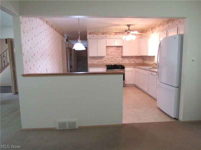 4805 Maple Hill Drive, Seven Hills, OH 44131 Photo 6