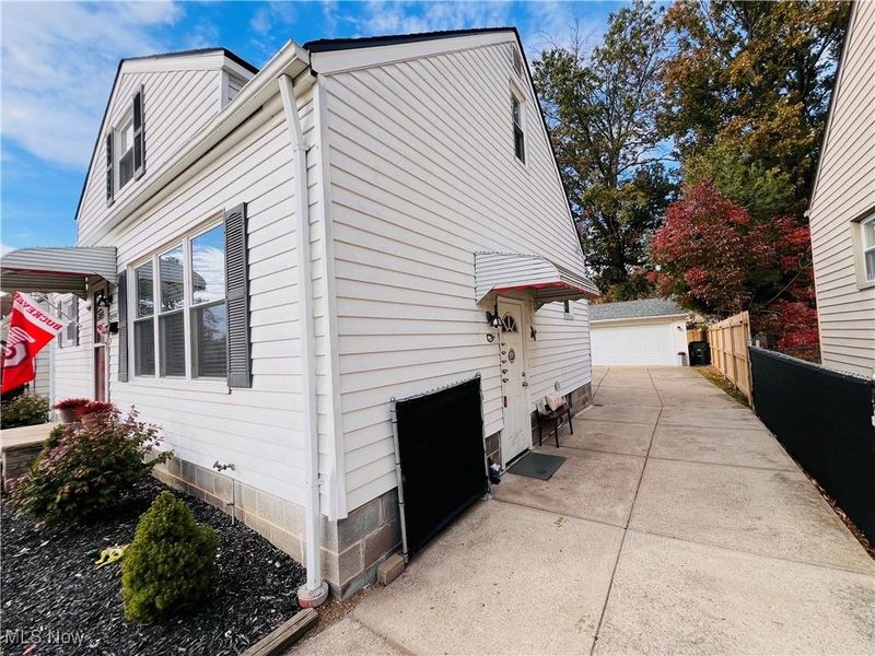 25401 Farringdon Avenue, Euclid, OH 44132 Photo 2