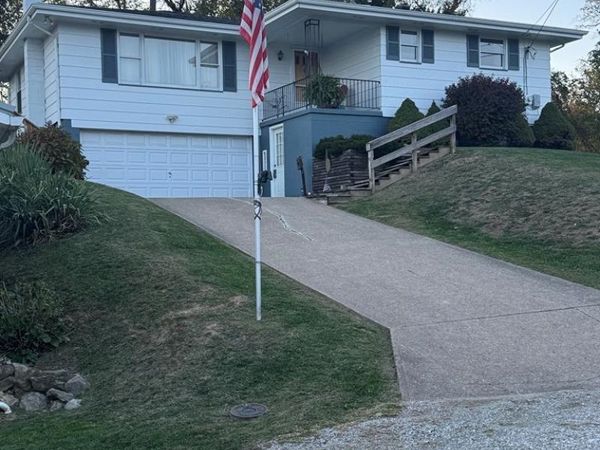 2394 WAYNESBURG PIKE ROAD, Moundsville, WV 26041