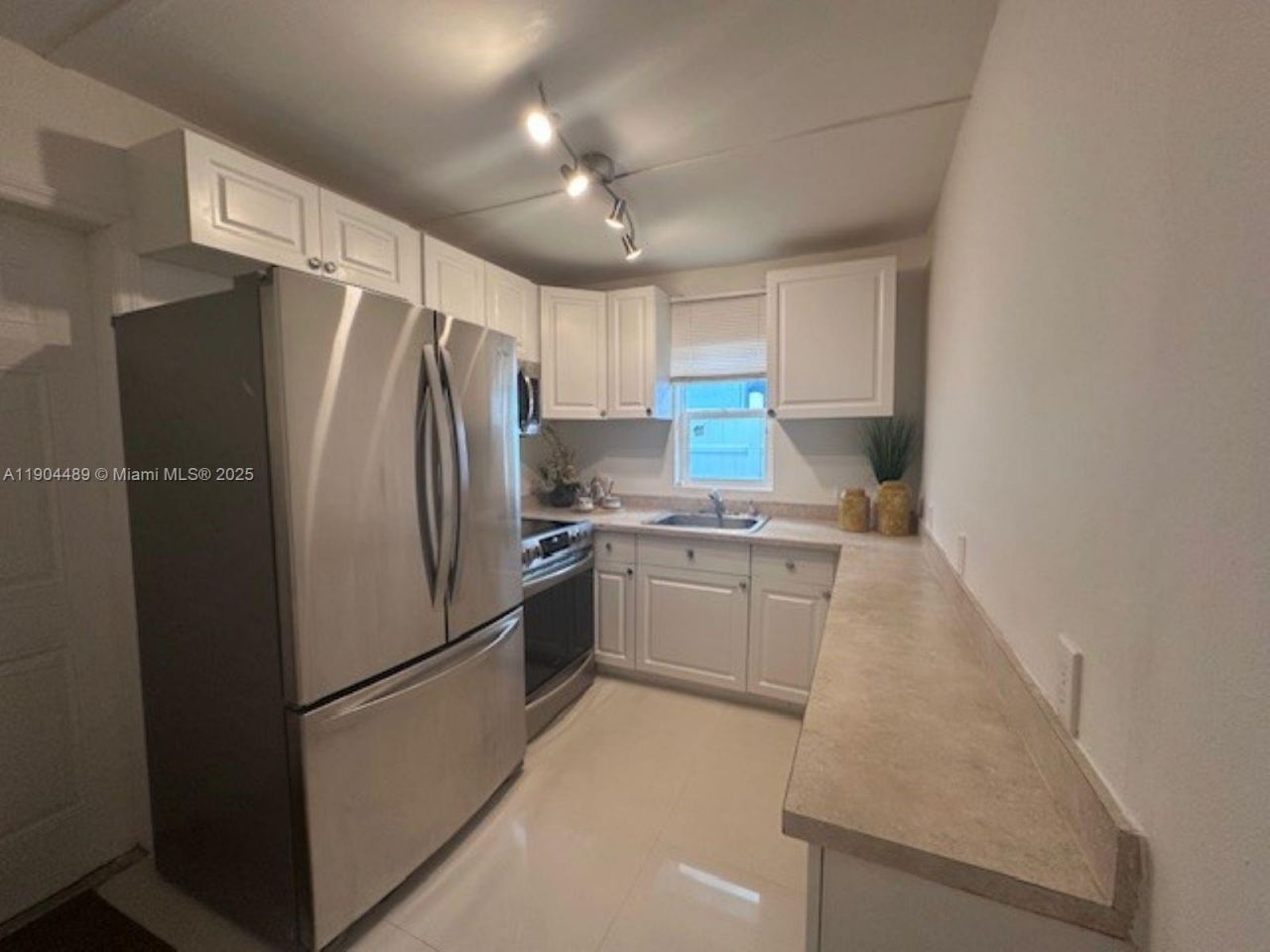 2898 NW 6th Ct, Fort Lauderdale, FL 33311 Photo