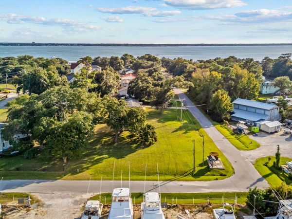 203 Pensacola Avenue, Morehead City, NC 28557