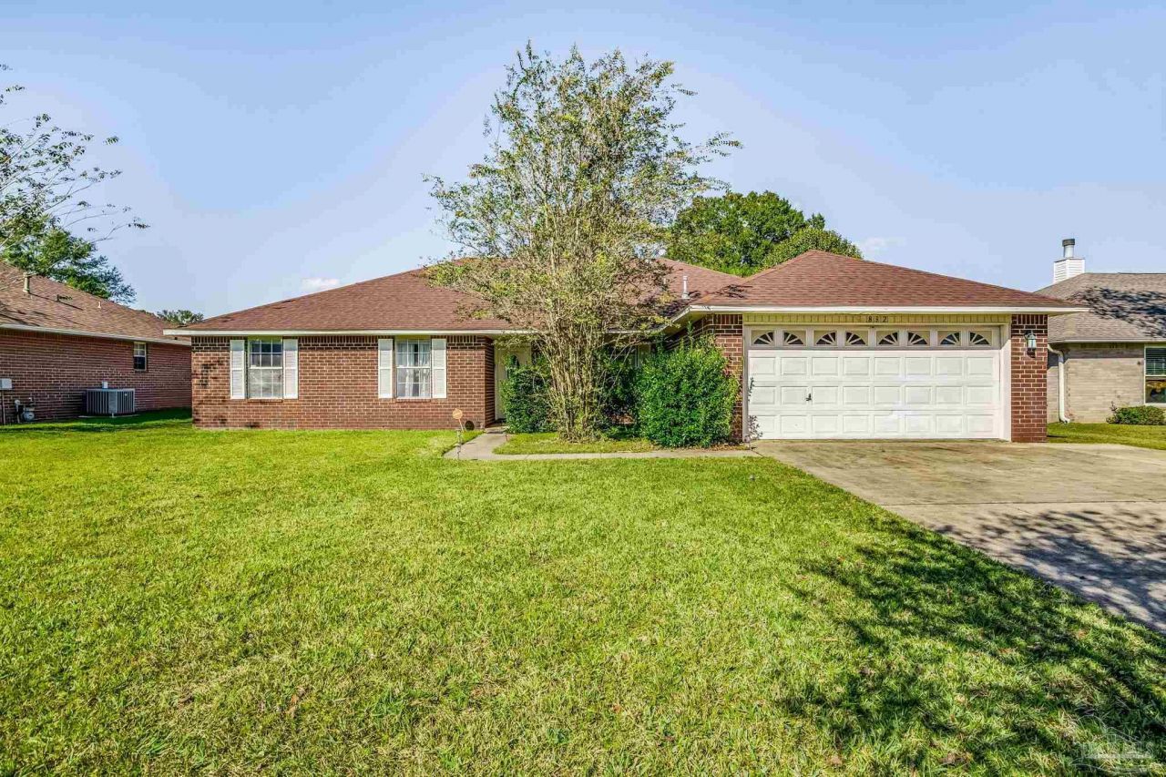 832 Horsemens Path, Cantonment, FL 32533 Main Photo