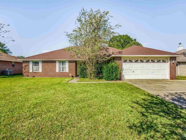 832 Horsemens Path, Cantonment, FL 32533