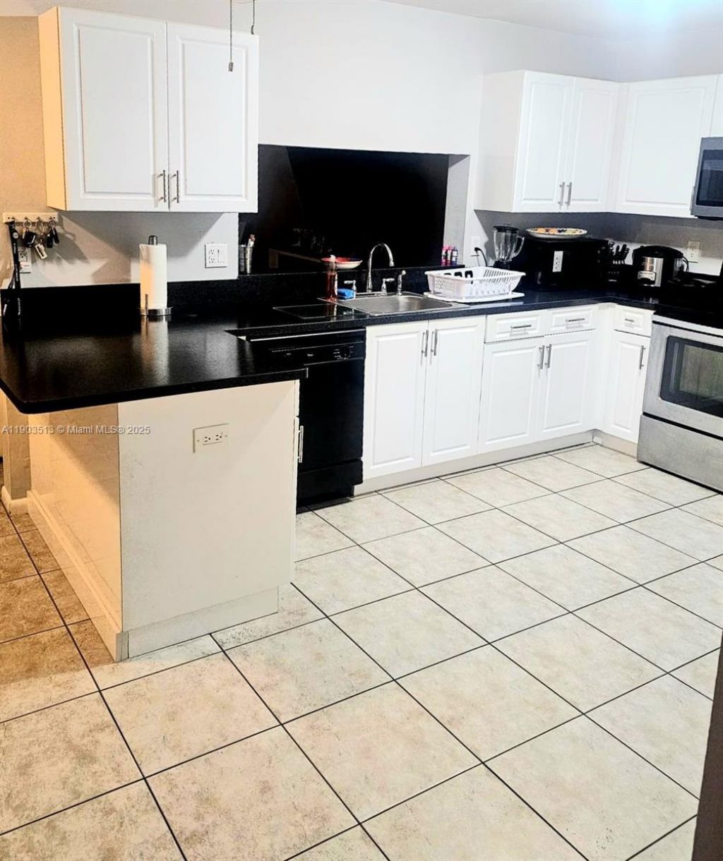 10830 NW 8th St, Pembroke Pines, FL 33026 Photo