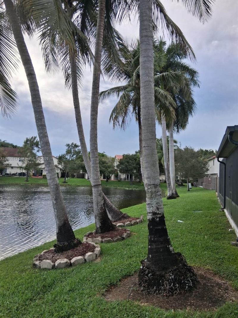 10830 NW 8th St, Pembroke Pines, FL 33026 Photo