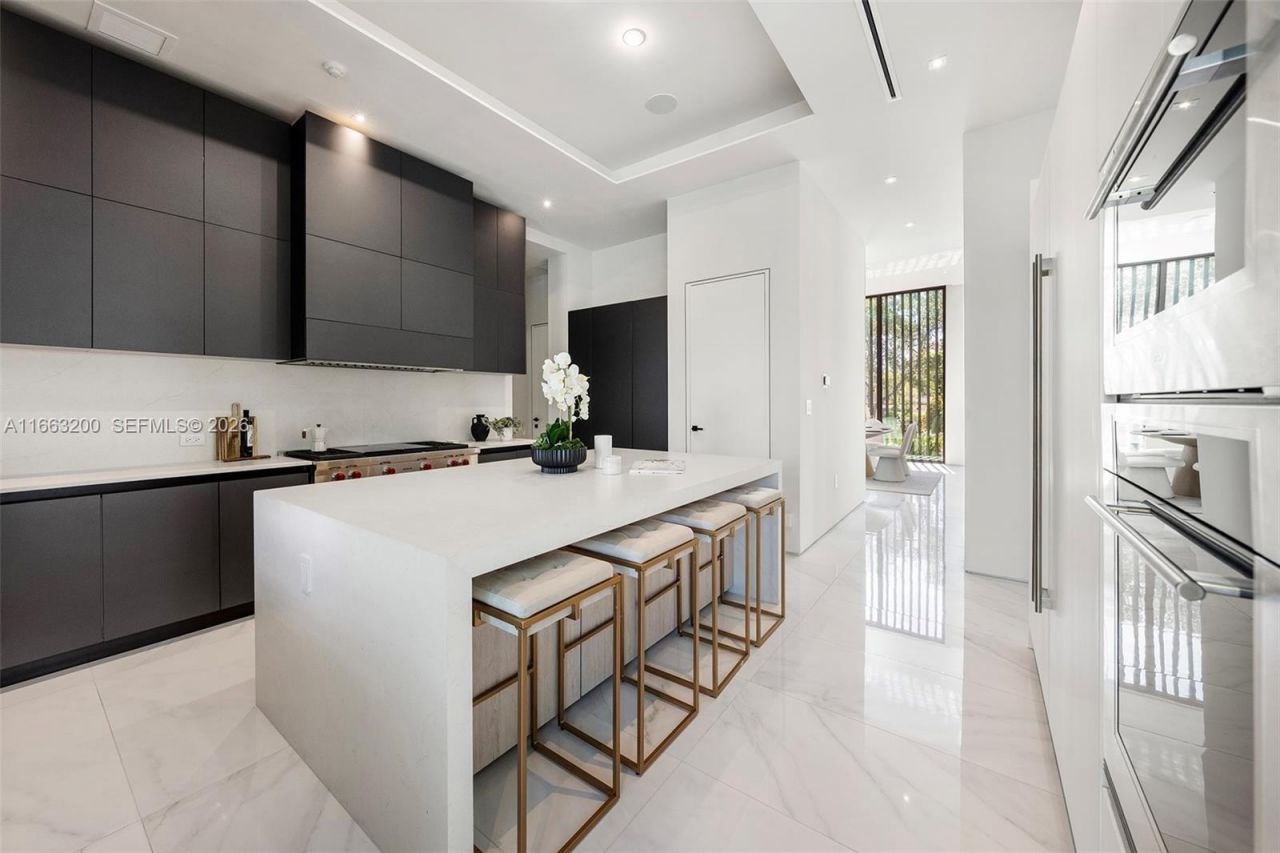4430 Nautilus Dr, Miami Beach, FL 33140 Photo
