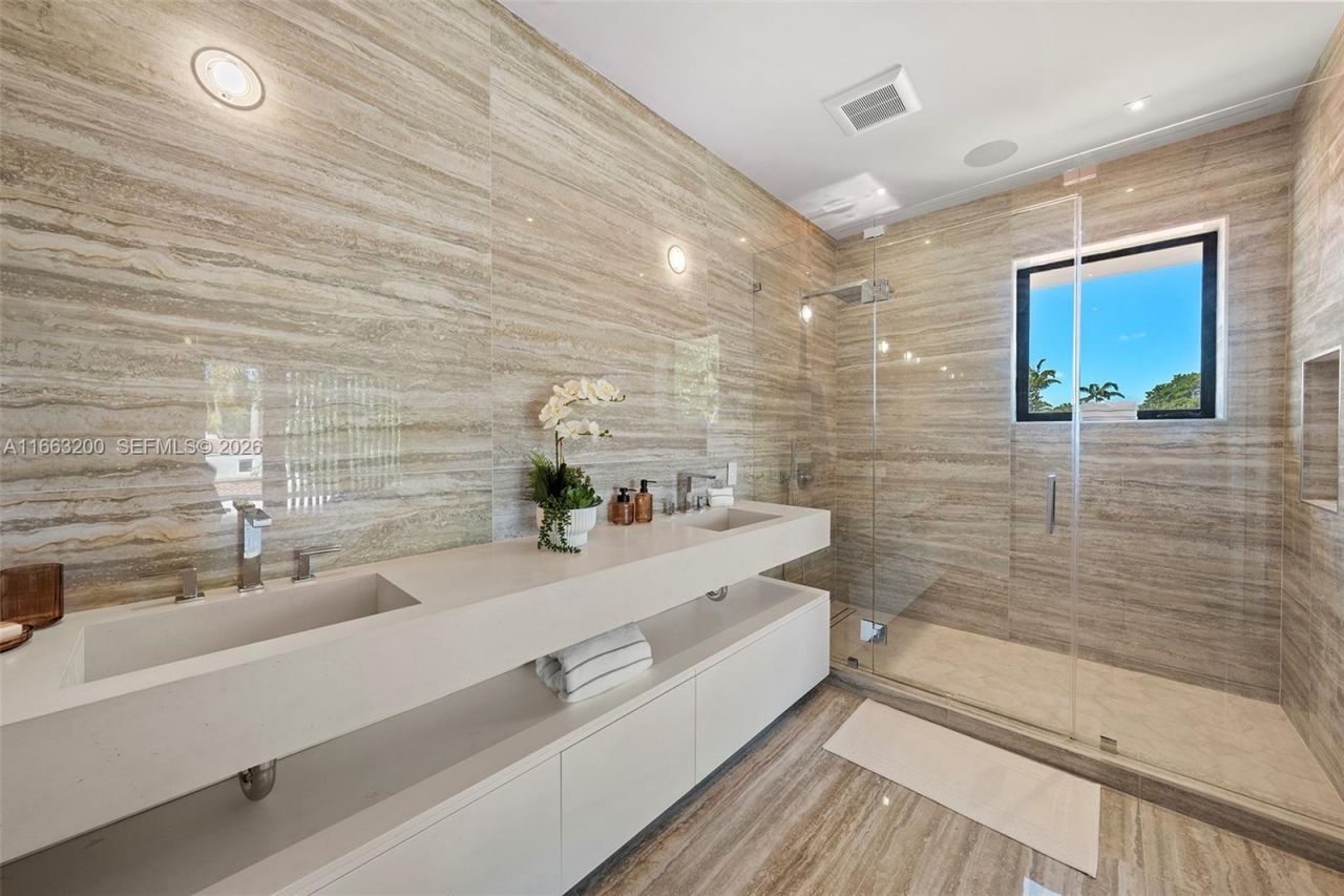 4430 Nautilus Dr, Miami Beach, FL 33140 Photo