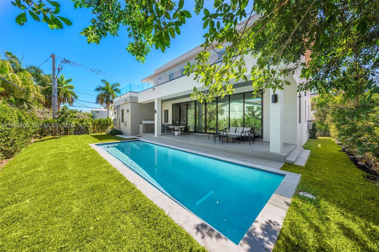 4430 Nautilus Dr, Miami Beach, FL 33140 Photo