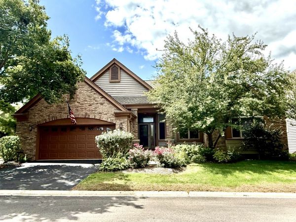 4 Greenbrier Court, Lake In The Hills, IL 60156