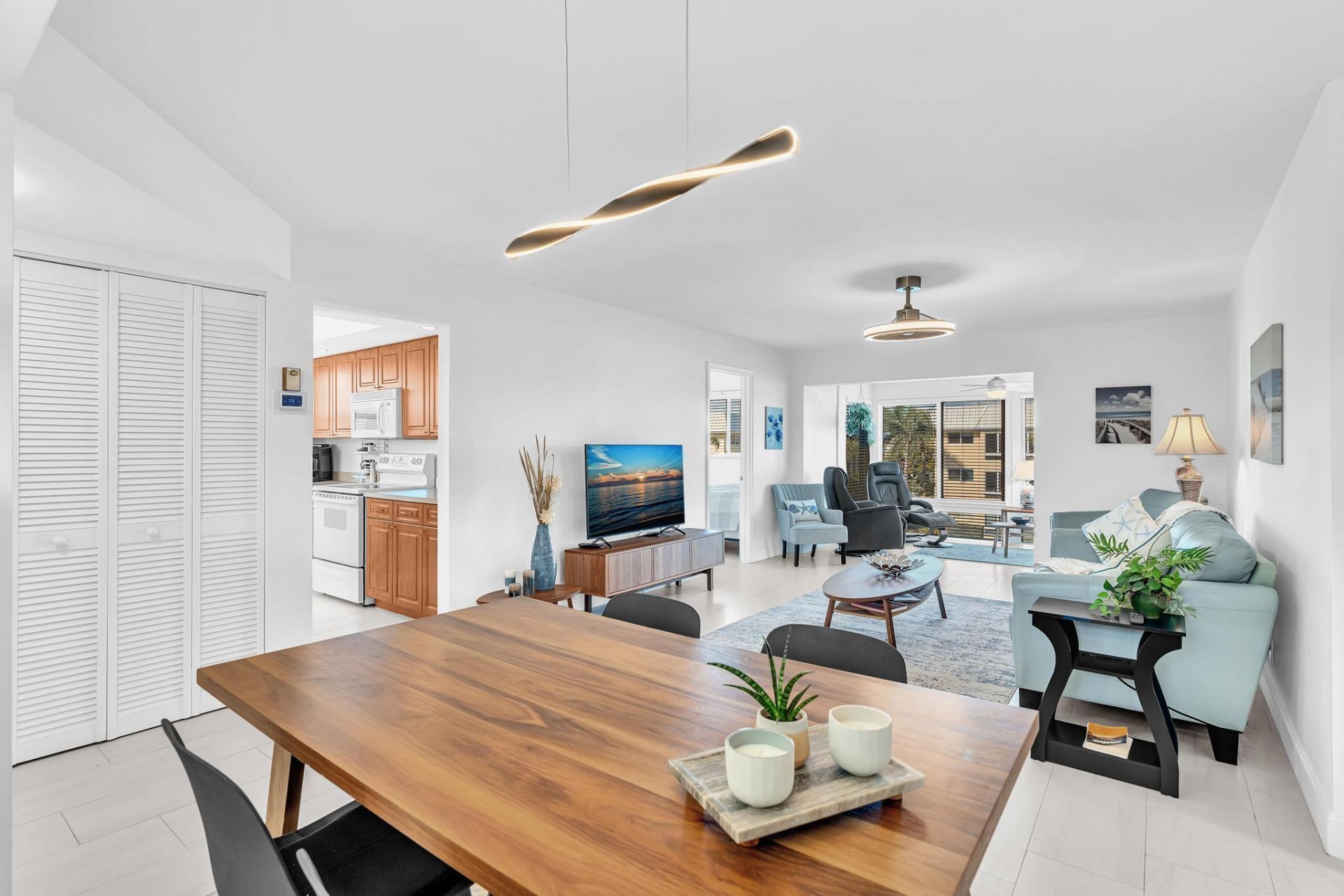 3 Colonial Club Drive, Unit 300, Boynton Beach, FL 33435 Photo