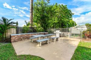 2020 Lake Osborne Drive, Unit 10, Lake Worth, FL 33461 Photo