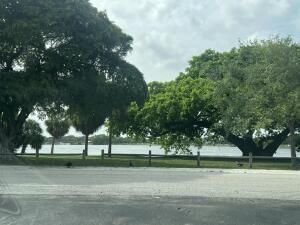 2020 Lake Osborne Drive, Unit 10, Lake Worth, FL 33461 Photo