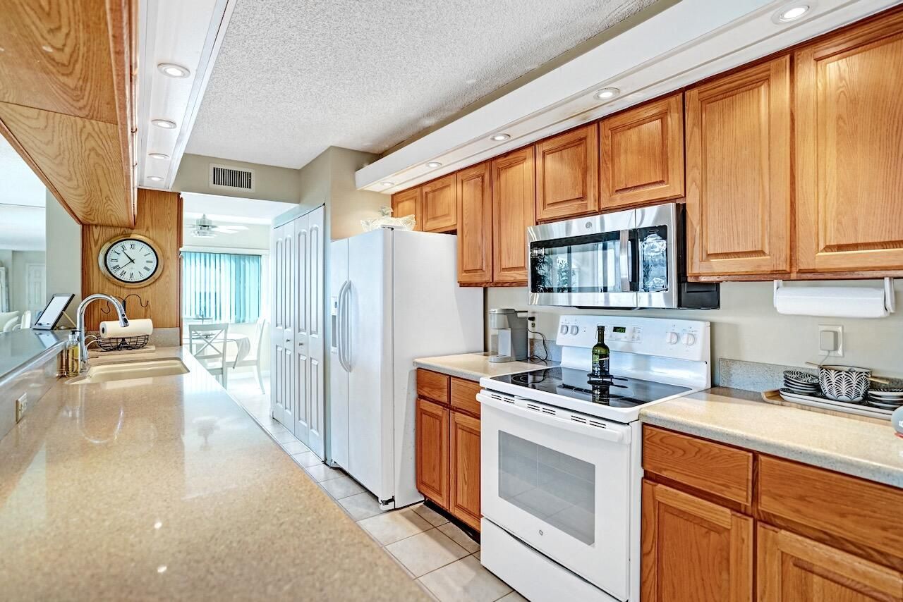 107 Half Moon Circle, Unit H1, Hypoluxo, FL 33462 Photo